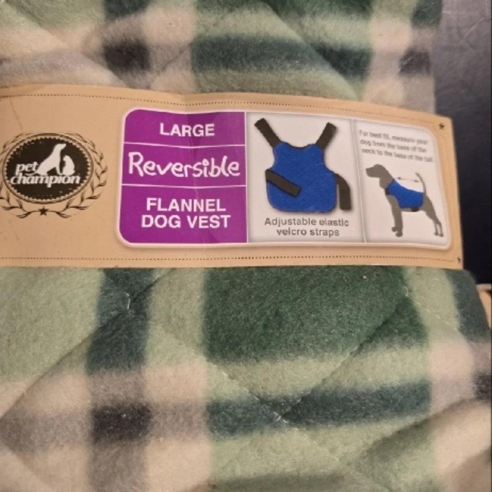 111924 Green Plaid Flannel Dog Vest Polyester Sz làrge. See pictures for details